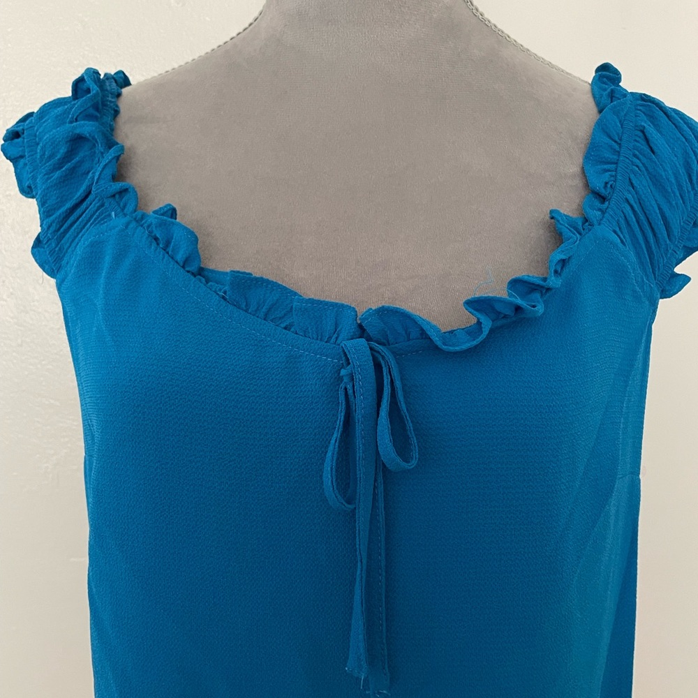 NWT Cece Woman Ruffles Sleeveless Blouse Size; L